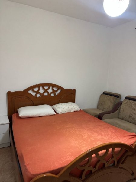 Tirane, jepet me qera apartament 1+1+Ballkon Kati 1, 60 m² 300 € (Rruga Gjon Mili ,prane nenstacionit elektrik .prane rruges siri kodra)