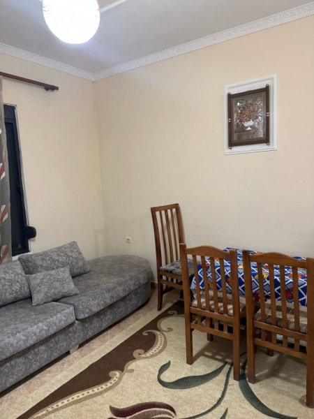Tirane, jepet me qera apartament 1+1+Ballkon Kati 1, 60 m² 300 € (Rruga Gjon Mili ,prane nenstacionit elektrik .prane rruges siri kodra)