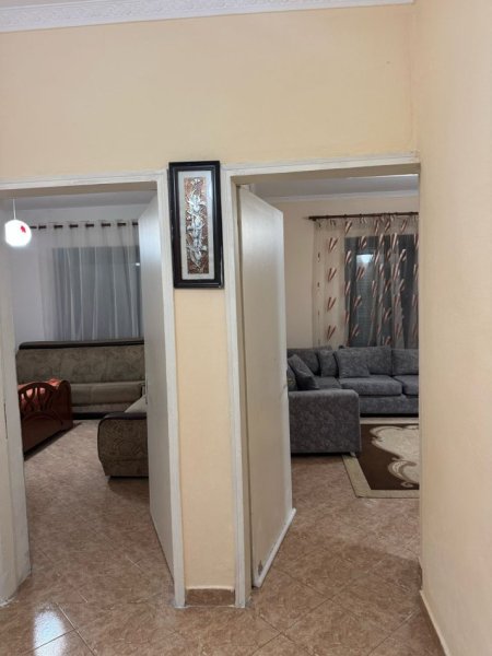 Tirane, jepet me qera apartament 1+1+Ballkon Kati 1, 60 m² 300 € (Rruga Gjon Mili ,prane nenstacionit elektrik .prane rruges siri kodra)