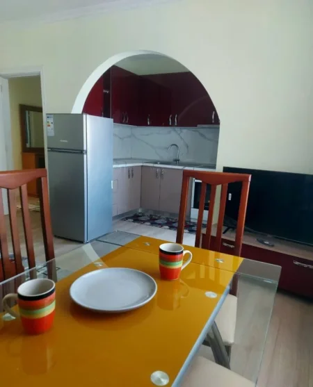 Tirane, jepet me qera apartament 1+1+Ballkon Kati 5, 60 m² 400 € (Ali demi prane shkolles kushtrimi i lirise)