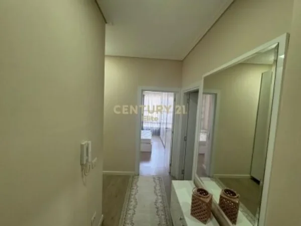 Tirane, jepet me qera apartament 1+1 Kati 2, 56 m² 620 € (Pazari i ri)