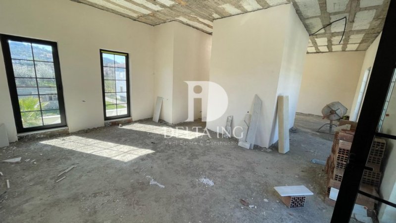 Tirane, shitet Vile 2+1 Kati 0, 260 m² (Mjull-Bathore)