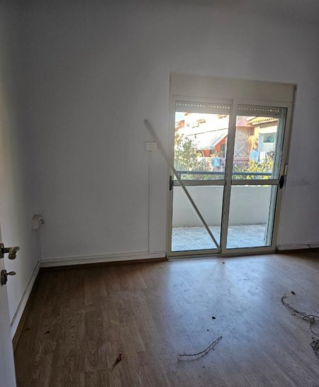 Tirane, jepet me qera ambjent biznesi Kati 2, 150 m² 1.500 € (KOMUNA E PARISIT)