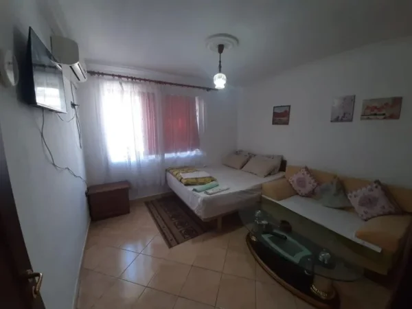 Tirane, jepet me qera apartament 1+1 Kati 3, 70 m² 500 € (Jepet Apartament 1+1 me Qera ne Xhamllik)