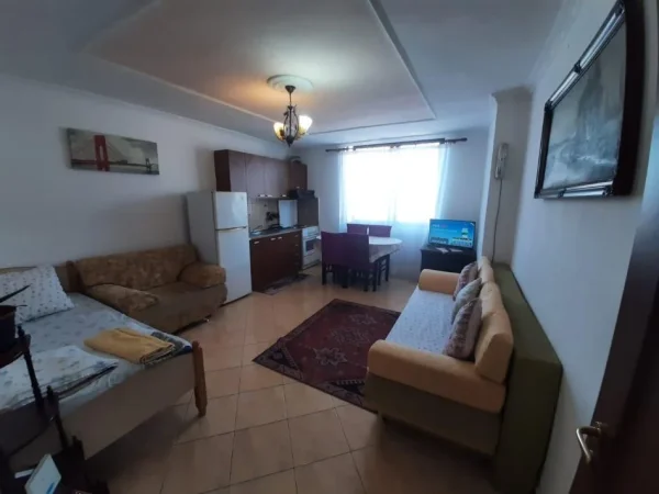 Tirane, jepet me qera apartament 1+1 Kati 3, 70 m² 500 € (Jepet Apartament 1+1 me Qera ne Xhamllik)