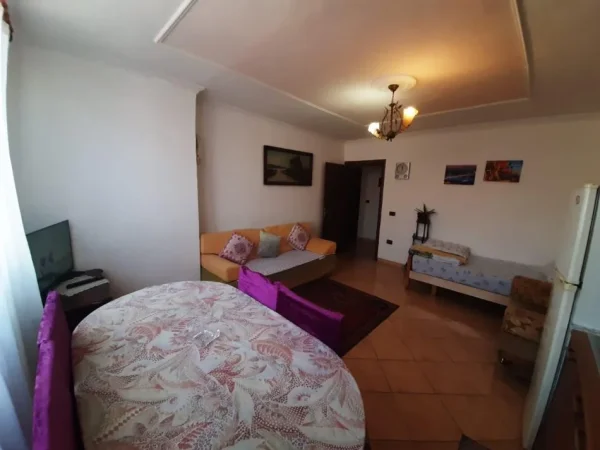 Tirane, jepet me qera apartament 1+1 Kati 3, 70 m² 500 € (Jepet Apartament 1+1 me Qera ne Xhamllik)