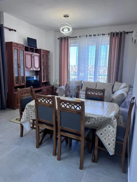 Tirane, jepet me qera apartament 2+1+Ballkon Kati 6, 90 m² 450€ (Rruga 5 maj ne fund te rruges tek Ndertimet e reja)