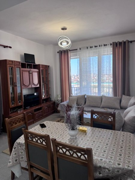 Tirane, jepet me qera apartament 2+1+Ballkon Kati 6, 90 m² 450€ (Rruga 5 maj ne fund te rruges tek Ndertimet e reja)