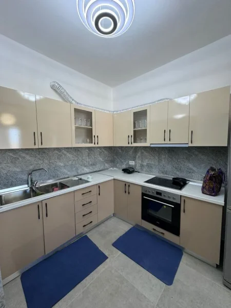 Tirane, jepet me qera apartament 2+1+Ballkon Kati 6, 90 m² 450€ (Rruga 5 maj ne fund te rruges tek Ndertimet e reja)