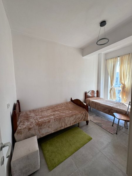 Tirane, jepet me qera apartament 2+1+Ballkon Kati 6, 90 m² 450€ (Rruga 5 maj ne fund te rruges tek Ndertimet e reja)