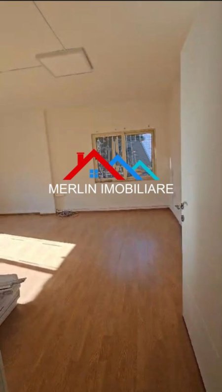 Tirane, jepet me qera zyre Kati 2, 150 m² 1.500 € (RRUGA MIHAL POPI)