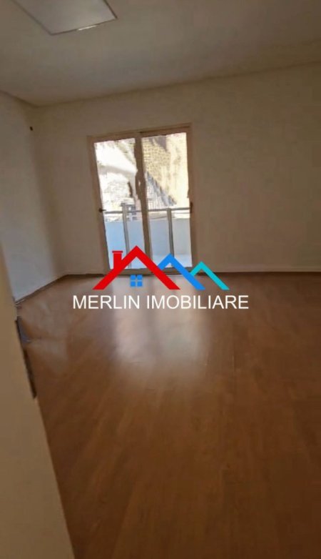 Tirane, jepet me qera zyre Kati 2, 150 m² 1.500 € (RRUGA MIHAL POPI)
