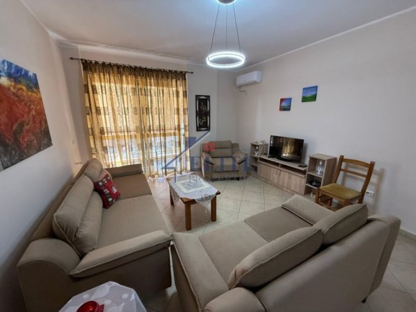 Tirane, jepet me qera apartament 3+1+Ballkon Kati 7, 125 m² 900 € (Mujo Ulqinaku)