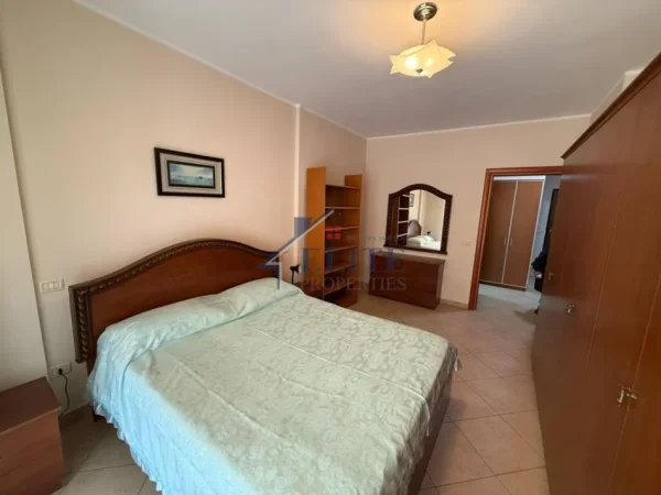 Tirane, jepet me qera apartament 3+1+Ballkon Kati 7, 125 m² 900 € (Mujo Ulqinaku)