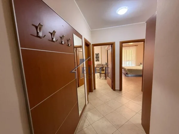 Tirane, jepet me qera apartament 3+1+Ballkon Kati 7, 125 m² 900 € (Mujo Ulqinaku)