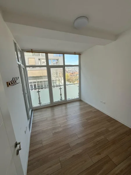 Tirane, jepet me qera zyre , 125 m² 1.500 € (Komuna Parisit)