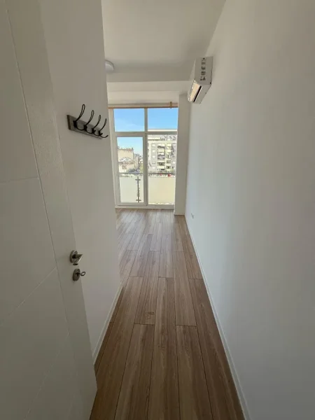 Tirane, jepet me qera zyre , 125 m² 1.500 € (Komuna Parisit)