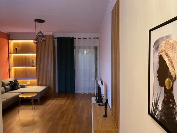 Tirane, jepet me qera apartament 1+1+Ballkon , 70 m² 750 € (Rr e Kavajes)
