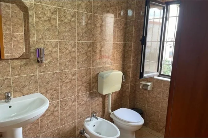 Tirane, jepet me qera apartament 1+1 Kati 5, 67 m² 350 € (Shkolla Baletit)
