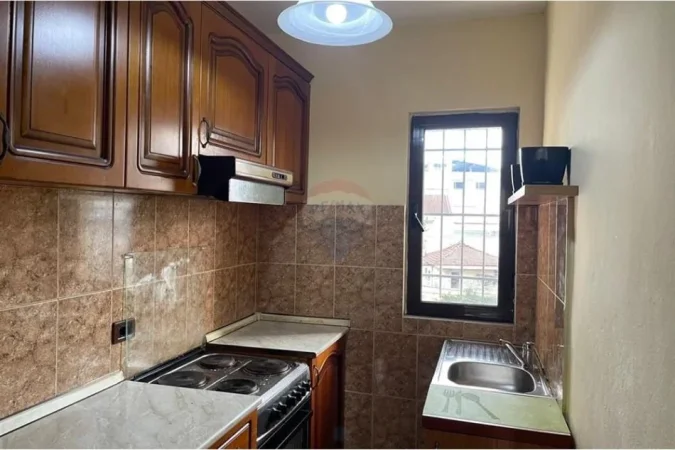 Tirane, jepet me qera apartament 1+1 Kati 5, 67 m² 350 € (Shkolla Baletit)