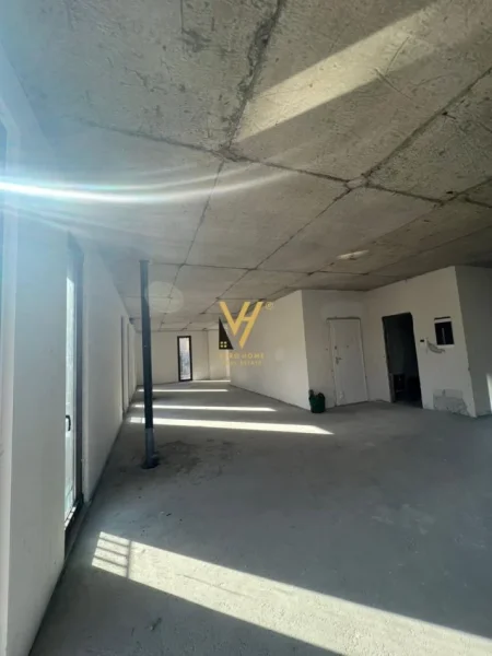 Tirane, jepet me qera ambjent biznesi Kati 1, 164 m² 3.100 € (RRUGA E KOSOVAREVE)