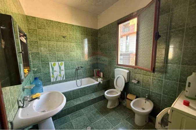 Tirane, jepet me qera apartament 2+1 Kati 3, 80 m² 350 € (Fabrika Miellit)