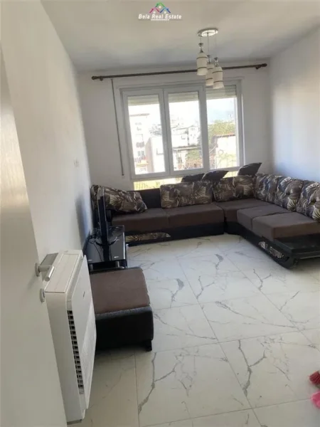 Tirane, jepet me qera apartament 1+1+Ballkon Kati 3, 70 m² 650 € (ali demi)