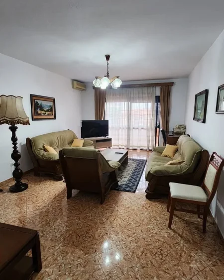 Tirane, jepet me qera apartament 2+1 , 90 m² 500 € (Pallati me Shigjeta)