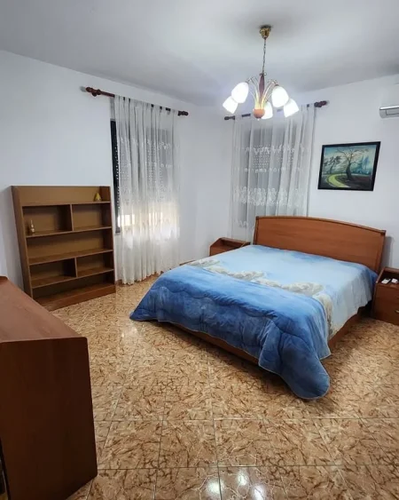 Tirane, jepet me qera apartament 2+1 , 90 m² 500 € (Pallati me Shigjeta)