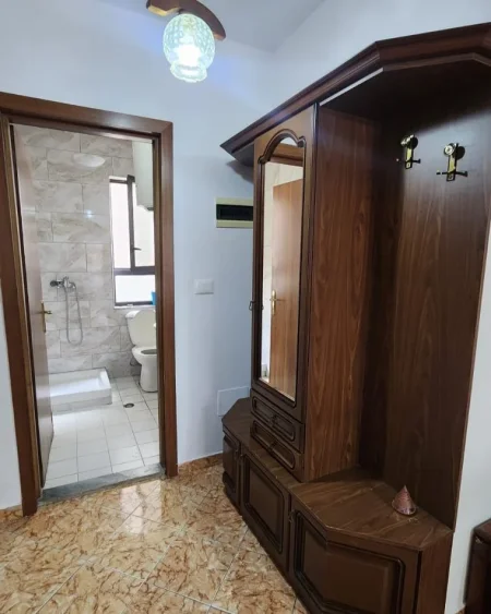 Tirane, jepet me qera apartament 2+1 , 90 m² 500 € (Pallati me Shigjeta)