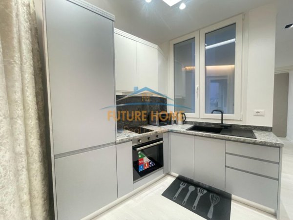 Tirane, jepet me qera apartament 1+1+Ballkon Kati 8, 70 m² 550 € (River Side Residence)