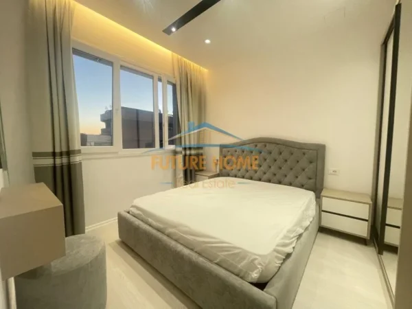 Tirane, jepet me qera apartament 1+1+Ballkon Kati 8, 70 m² 550 € (River Side Residence)