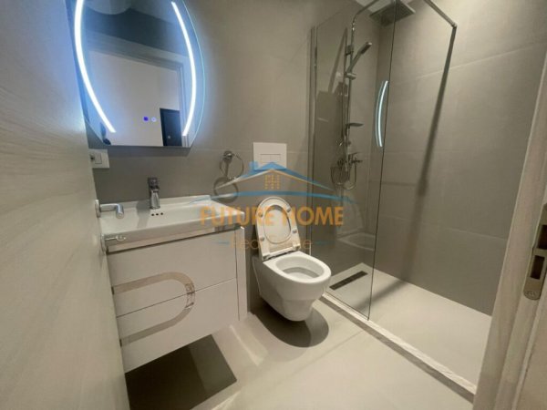 Tirane, jepet me qera apartament 1+1+Ballkon Kati 8, 70 m² 550 € (River Side Residence)