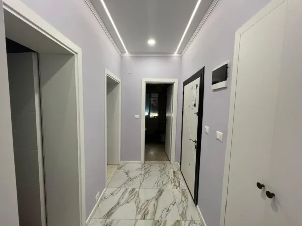 Tirane, jepet me qera zyre Kati 3, 100 m² 1.000 € (blloku)