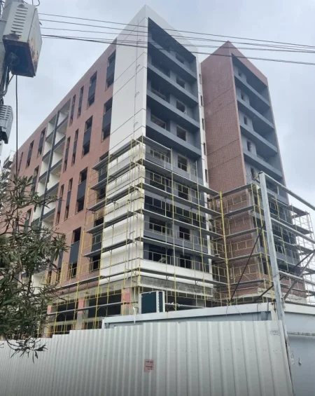 Tirane, shitet apartament 2+1+Ballkon Kati 2, 94 m² 140.000 € (Ish Fusha Aviacionit)