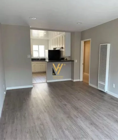 Tirane, jepet me qera zyre Kati 3, 72 m² 650 € (RRUGA SAMI FRASHERI)