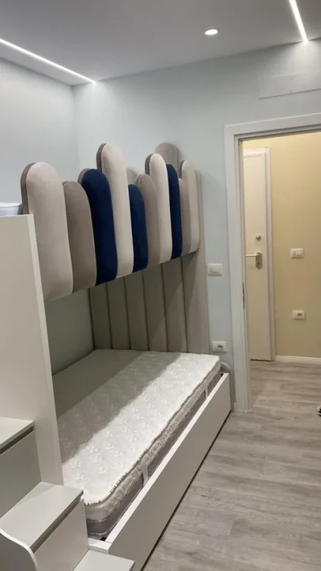 Tirane, jepet me qera apartament 2+1+Aneks+Ballkon Kati 7, 94 m² 600 € (Ali Dem)