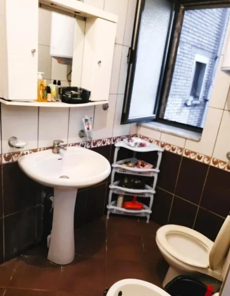Tirane, shitet apartament 1+1 Kati 3, 53 m² 68.000 € (Shkolla Ramazan Jarani)