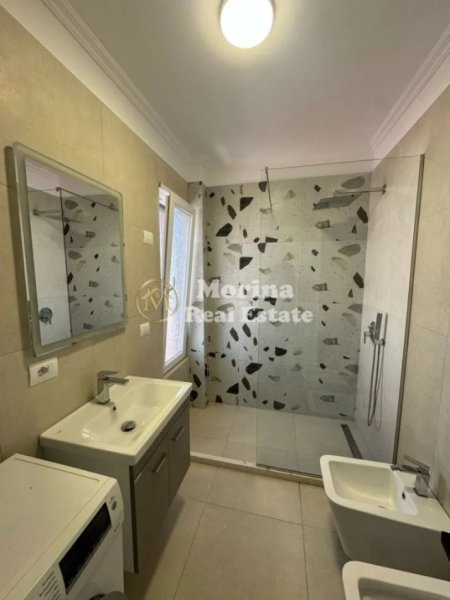 Tirane, jepet me qera apartament 1+1 Kati 3, 77 m² 500 € (Blloku)
