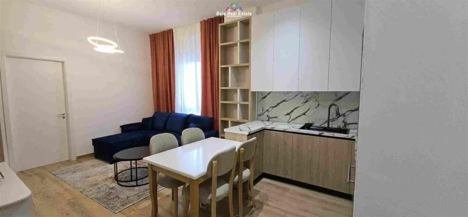 Tirane, jepet me qera apartament 1+1+Ballkon Kati 8, 69 m² 700 € (pazari i ri)