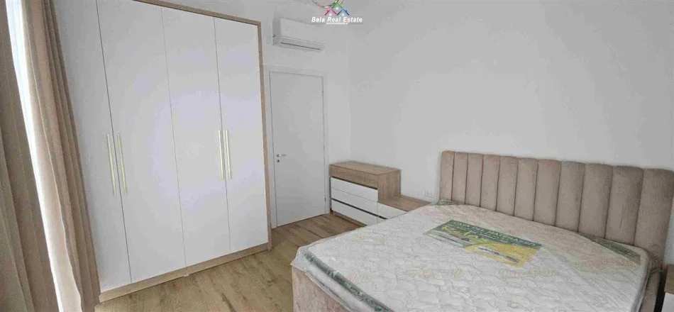 Tirane, jepet me qera apartament 1+1+Ballkon Kati 8, 69 m² 700 € (pazari i ri)