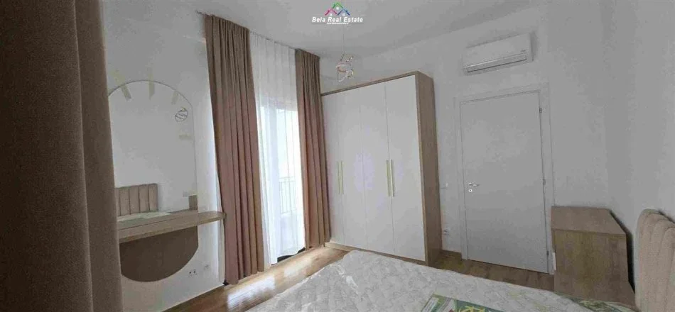 Tirane, jepet me qera apartament 1+1+Ballkon Kati 8, 69 m² 700 € (pazari i ri)