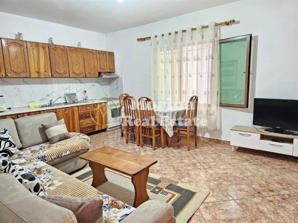 Tirane, jepet me qera apartament 2+1 Kati 1, 97 m² 400 € (Don Bosko)