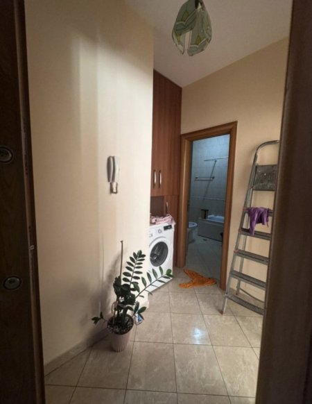 Tirane, jepet me qera apartament 1+1+Ballkon Kati 5, 75 m² 450 € (Don bosko te golden day)