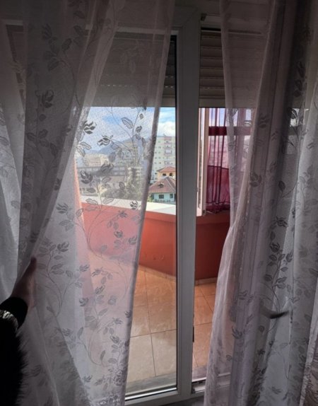 Tirane, jepet me qera apartament 1+1+Ballkon Kati 5, 75 m² 450 € (Don bosko te golden day)