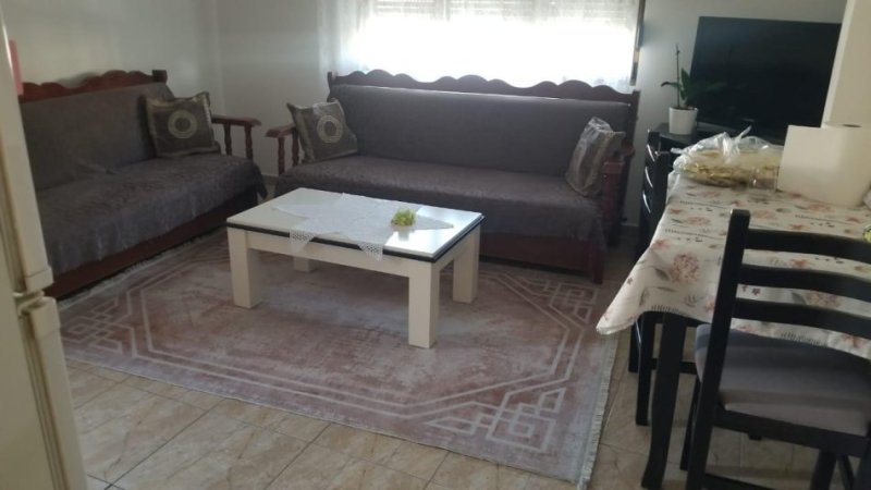 Tirane, jepet me qera apartament 1+1+Ballkon Kati 3, 70 m² 400 € (Zog zi prane Er Petrol, ka dalje dhe prapa kompleksit te vizion+)