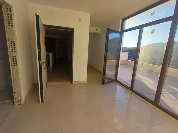 Shitet Apartament Duplex  229 m² 450.000 € (Kopshti Botanik)