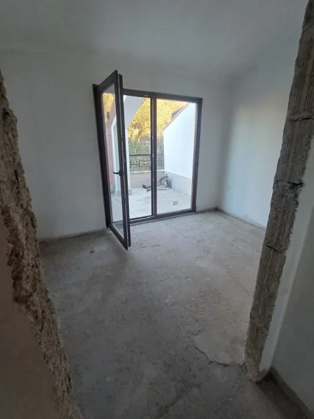Shitet Apartament Duplex  229 m² 450.000 € (Kopshti Botanik)