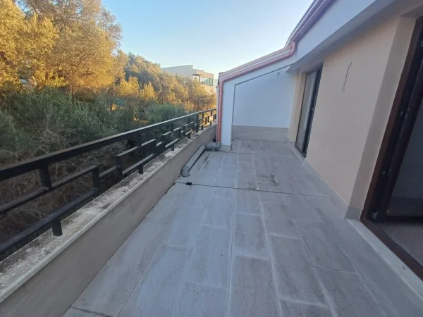 Shitet Apartament Duplex  229 m² 450.000 € (Kopshti Botanik)