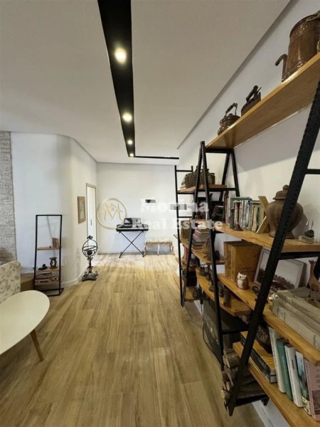 Tirane, jepet me qera apartament 2+1 Kati 5, 114 m² 800 € (Qender)